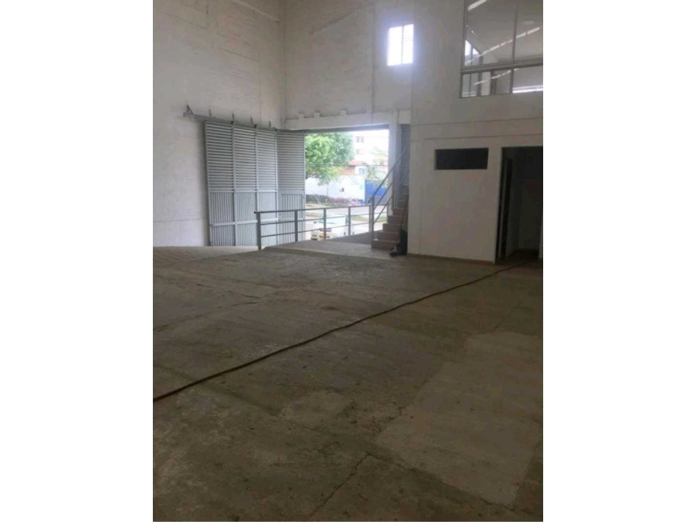VENTA DE EXTRAORDINARIA BODEGA SECTOR PILSEN