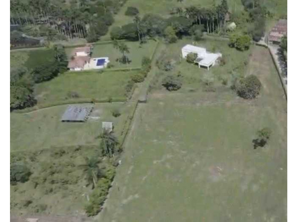 Venta de finca 100% plana sobre vía pavimentada en Cerritos Risaralda