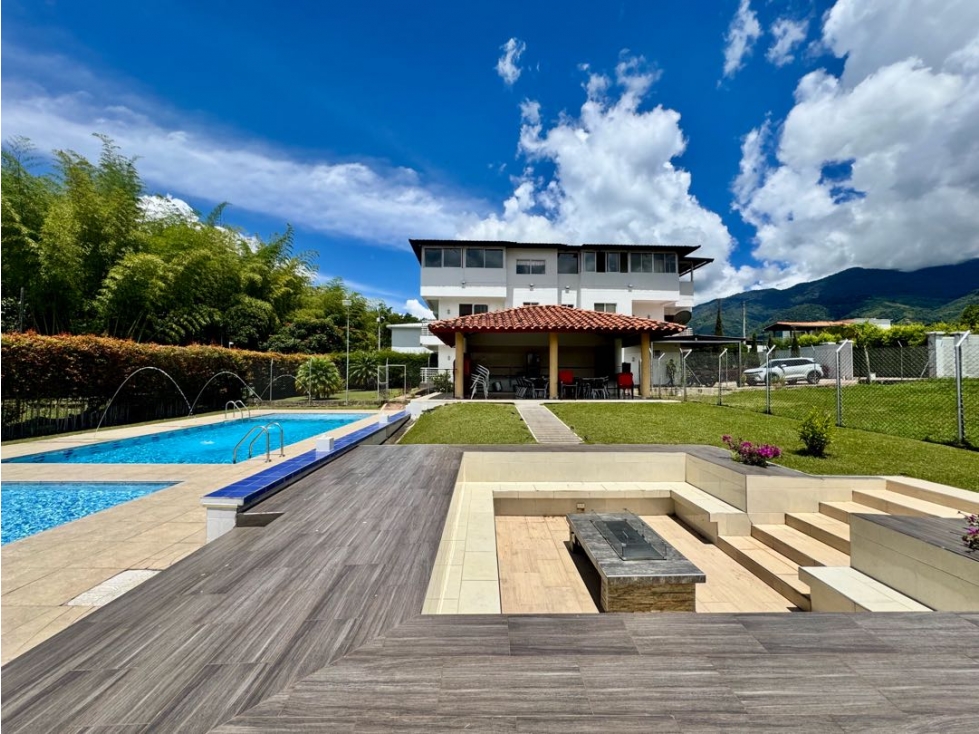 Venta de finca en el Lago Camila Darién en Parcelación Campestre - 2