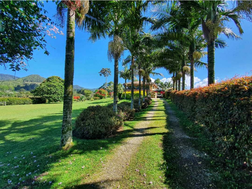 VENTA DE FINCA EN LA CEJA, DOS CASAS EN UNA