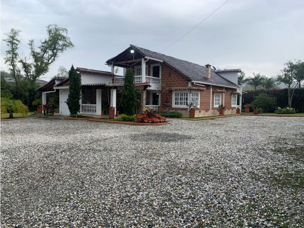 Venta de Finca Tradicional en Llanogrande Ubicación y Topografía Plana
