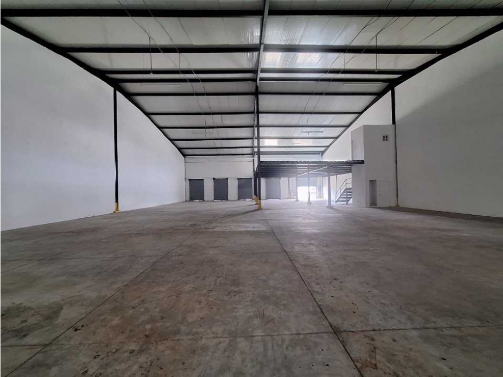 Alquiler de Galera de 1,050 metros en Parque Industrial Las Américas