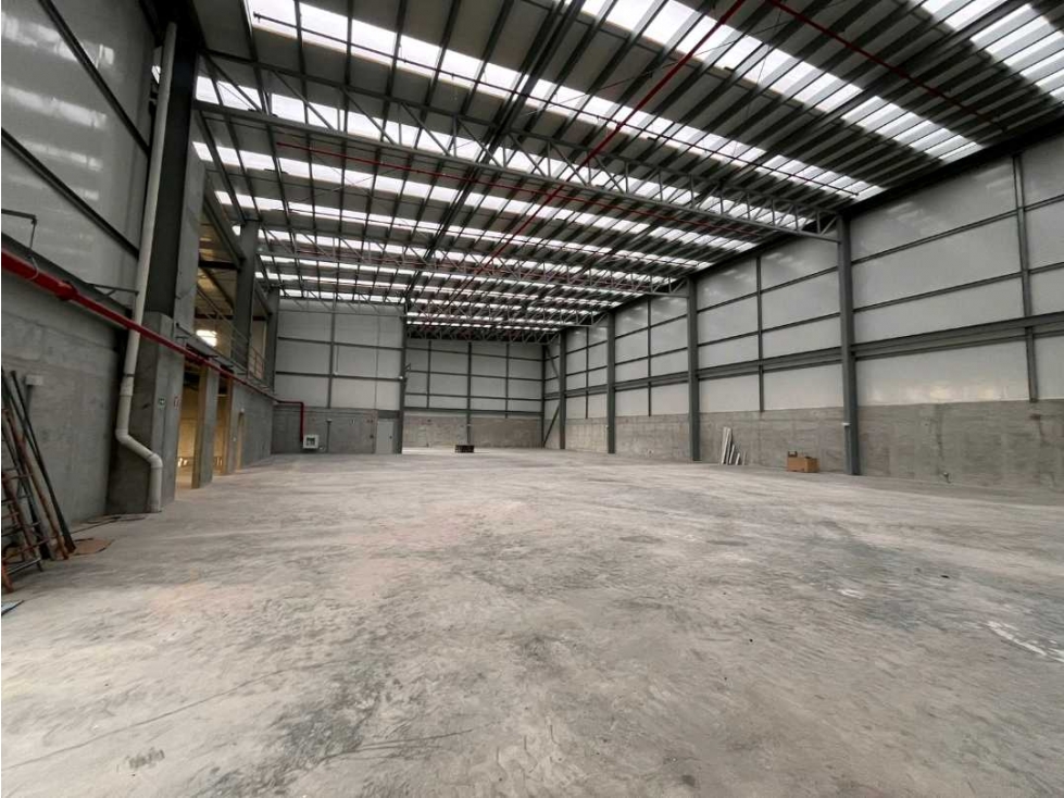 Venta de galera a estrenar de 1,141.30 mts2 en Zona Uno