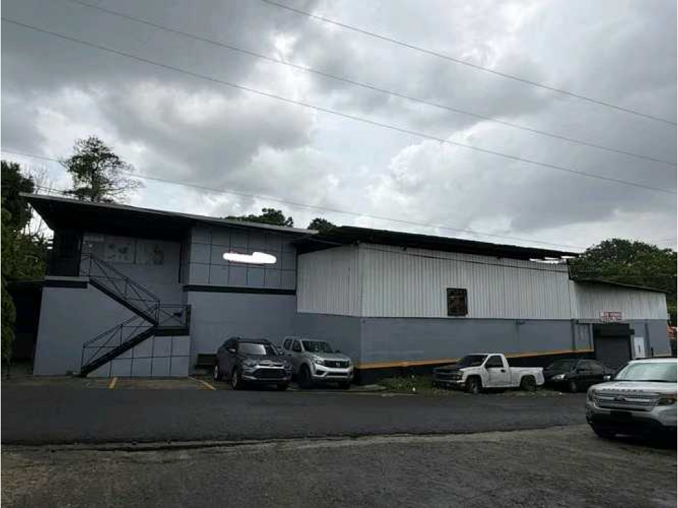 Venta de galera de 740 mts2 en Pueblo Nuevo — foto 2