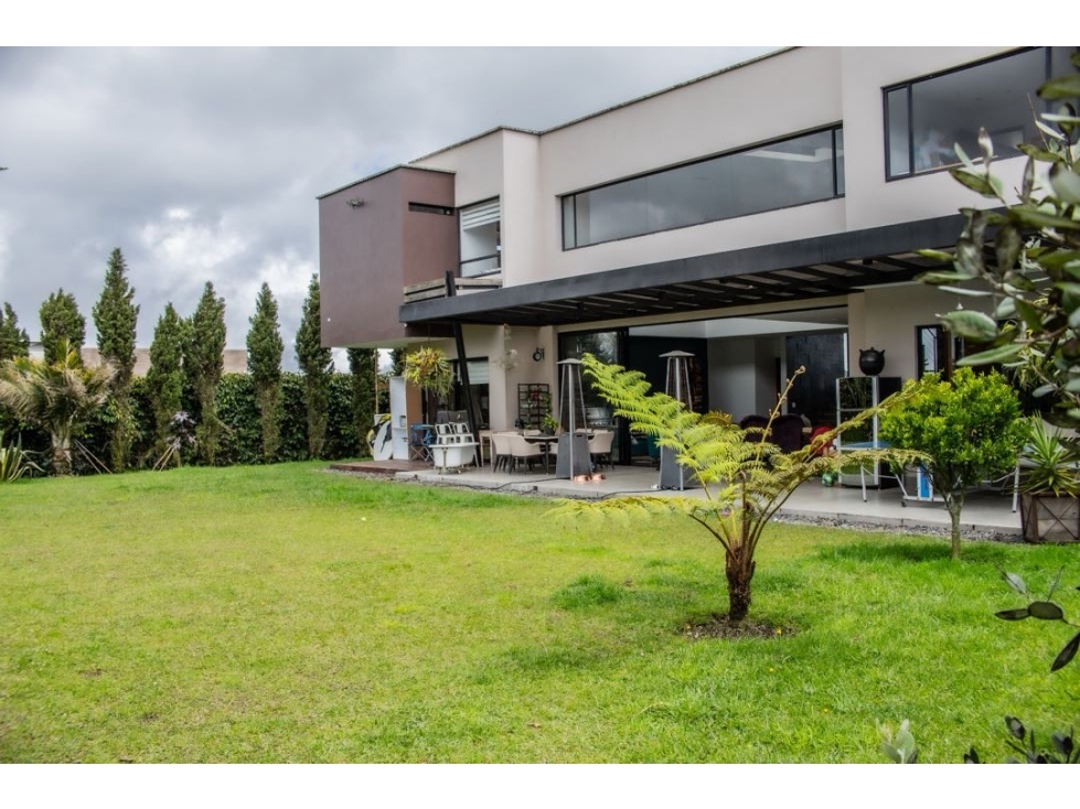 Casa Las Palmas | 437 m² | alcoba en primer nivel — foto 2