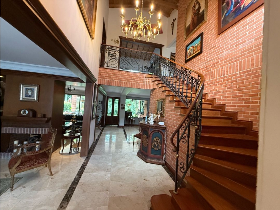 Casa La Calera, El Poblado | 350 m² | lote de 1.000 m²