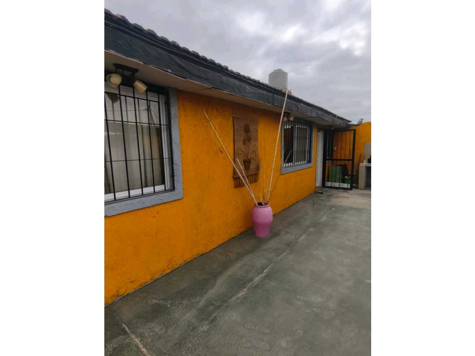VENTA DE HERMOSA CASA CON PISCINA EN LUJÁN DE CUYO - 1