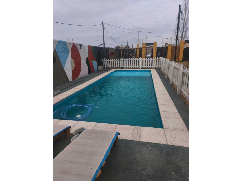 VENTA DE HERMOSA CASA CON PISCINA EN LUJÁN DE CUYO - 2