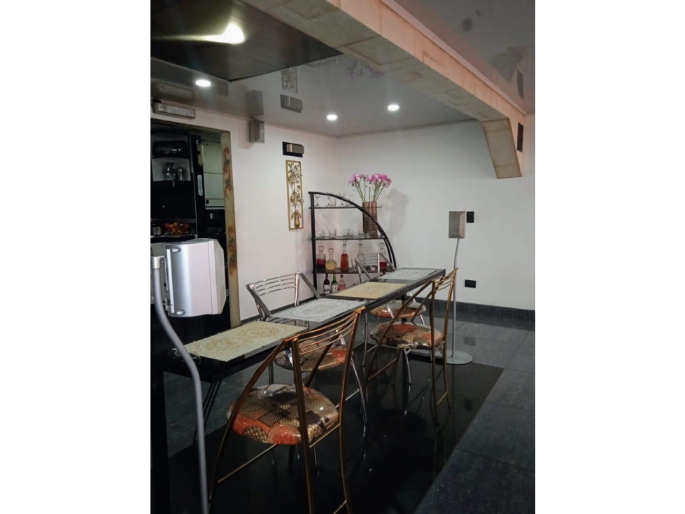 VENTA DE CASA RENTABLE EN ENGATIVA DE 5 PISOS — foto 3