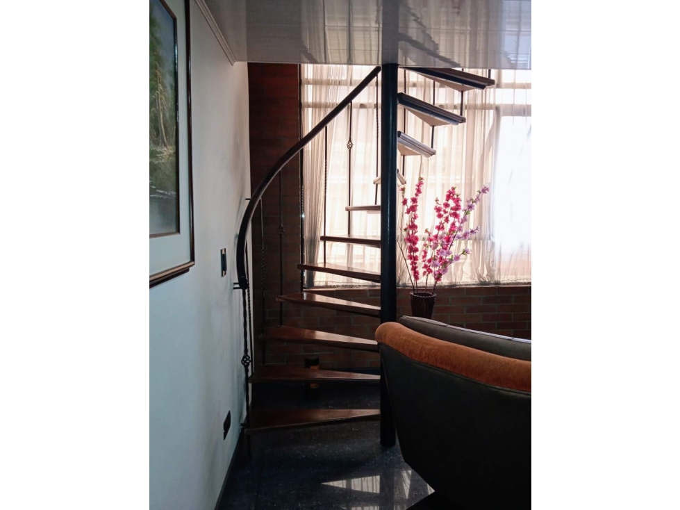 VENTA DE CASA RENTABLE EN ENGATIVA DE 5 PISOS — foto 4