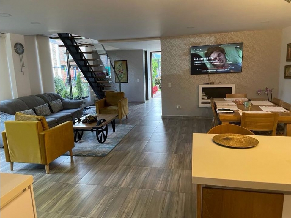 Venta de hermosa casa de dos niveles en la Ceja, oriente cerca al Viva — foto 2