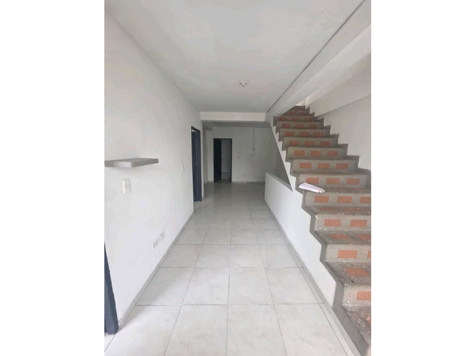 Venta de Hermosa Casa de dos pisos Independientes con Terraza — foto 2