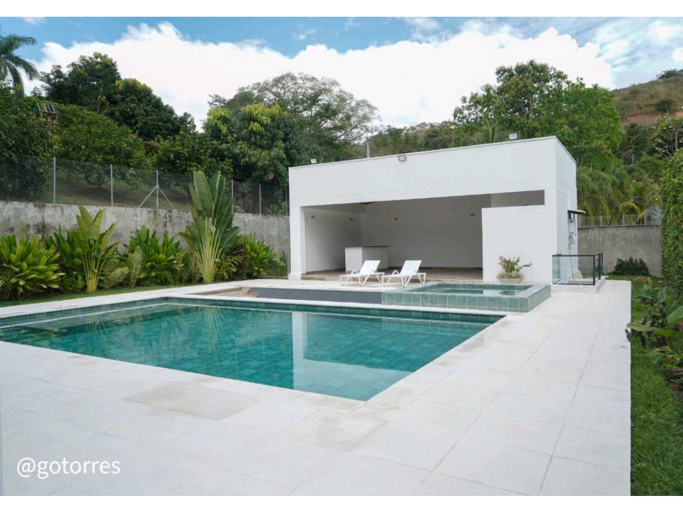 VENTA DE HERMOSA CASA DE VERANO EN SAN JERÓNIMO ANTIOQUIA