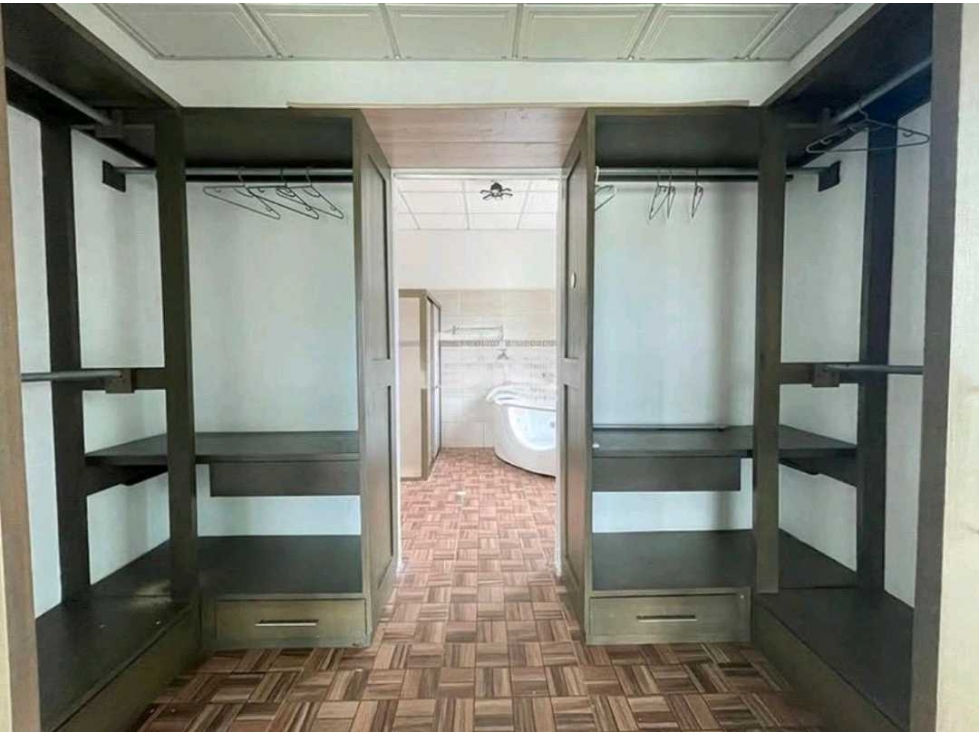 VENTA DE HERMOSA CASA EN ALGARROBOS CERCADA ATRAS 3R — foto 4
