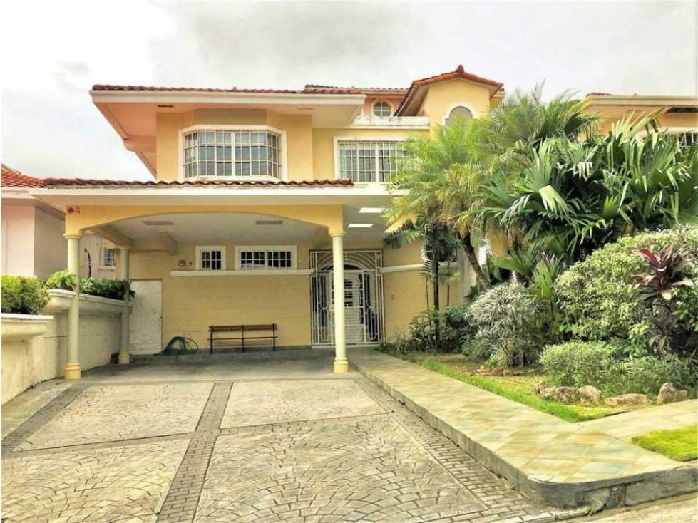 VENTA DE HERMOSA CASA EN BETHANIA DE 430 mts.
