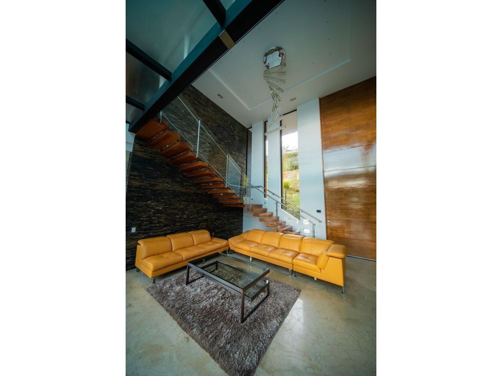 Venta de hermosa casa en el poblado sector la calera de 700 mts — foto 3