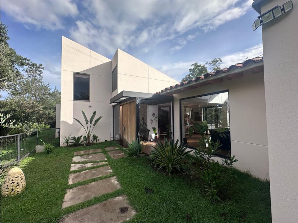 Venta de Hermosa Casa en El Retiro Sector Los Salados Naturaleza
