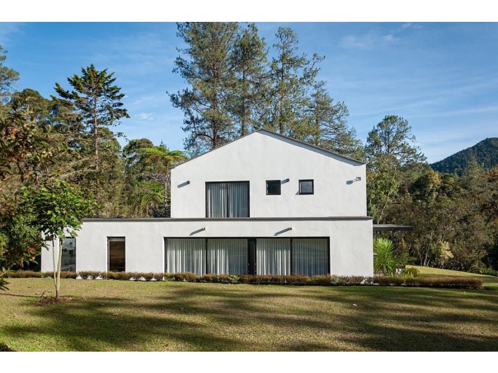Casa en El Retiro | 262 m² | agua propia, 2 accesos