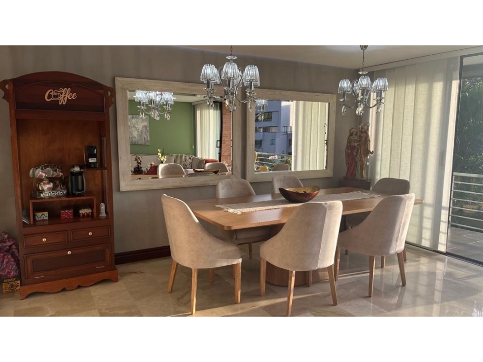 Casa en La Calera, El Poblado | 291 m² | apartaestudio en subnivel