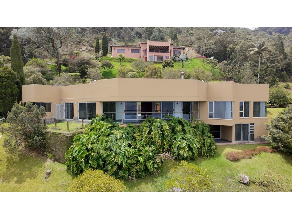 Venta de Hermosa Casa en Las Palmas en Exclusiva Unidad Cerrada