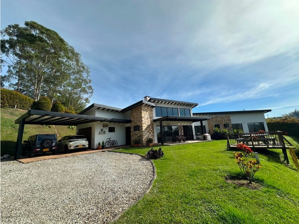 Venta de hermosa casa en Rionegro por la universidad Católica