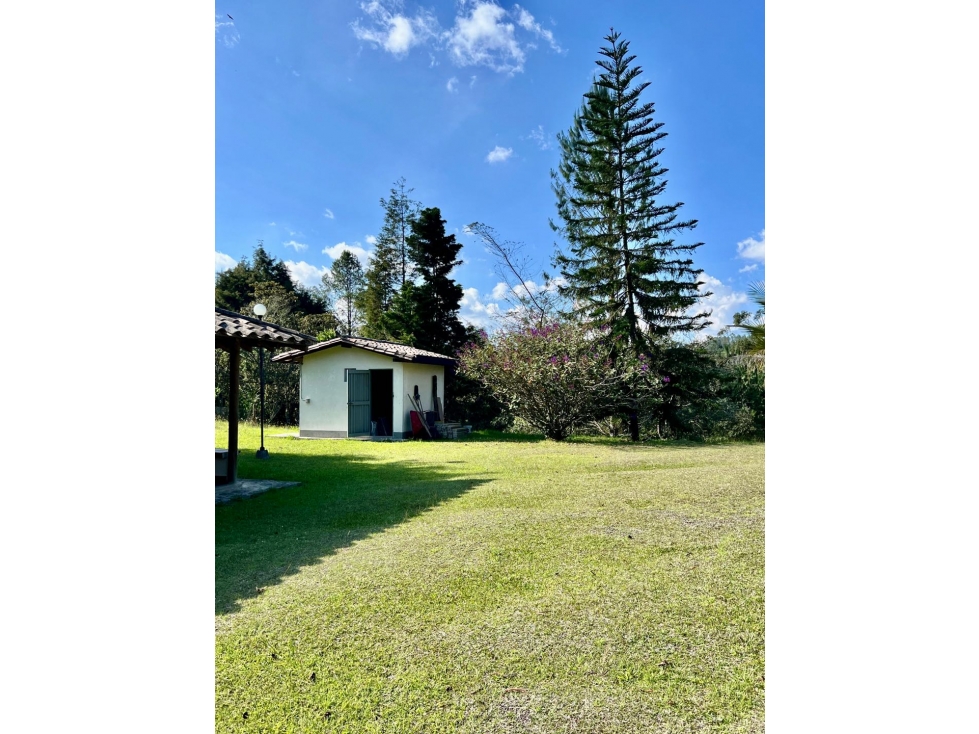 Venta de hermosa casa en Santa Elena papeles al dia excelente estado