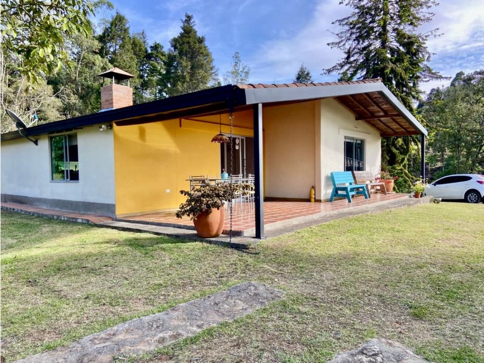 Venta de hermosa casa en Santa Elena papeles al dia excelente estado — foto 2