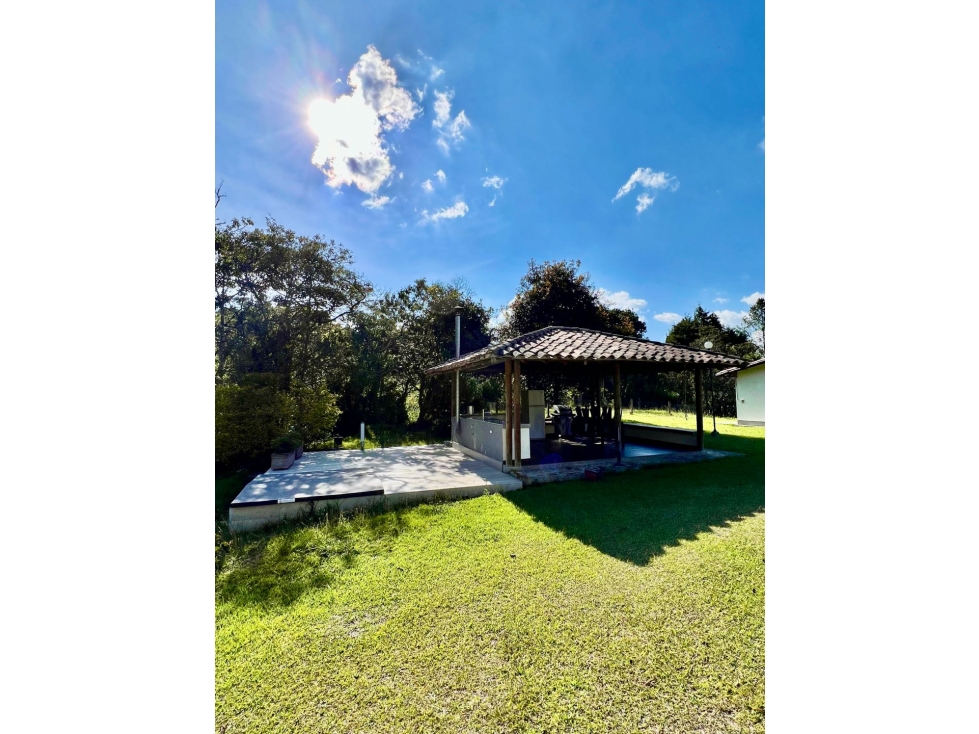 Venta de hermosa casa en Santa Elena papeles al dia excelente estado — foto 4
