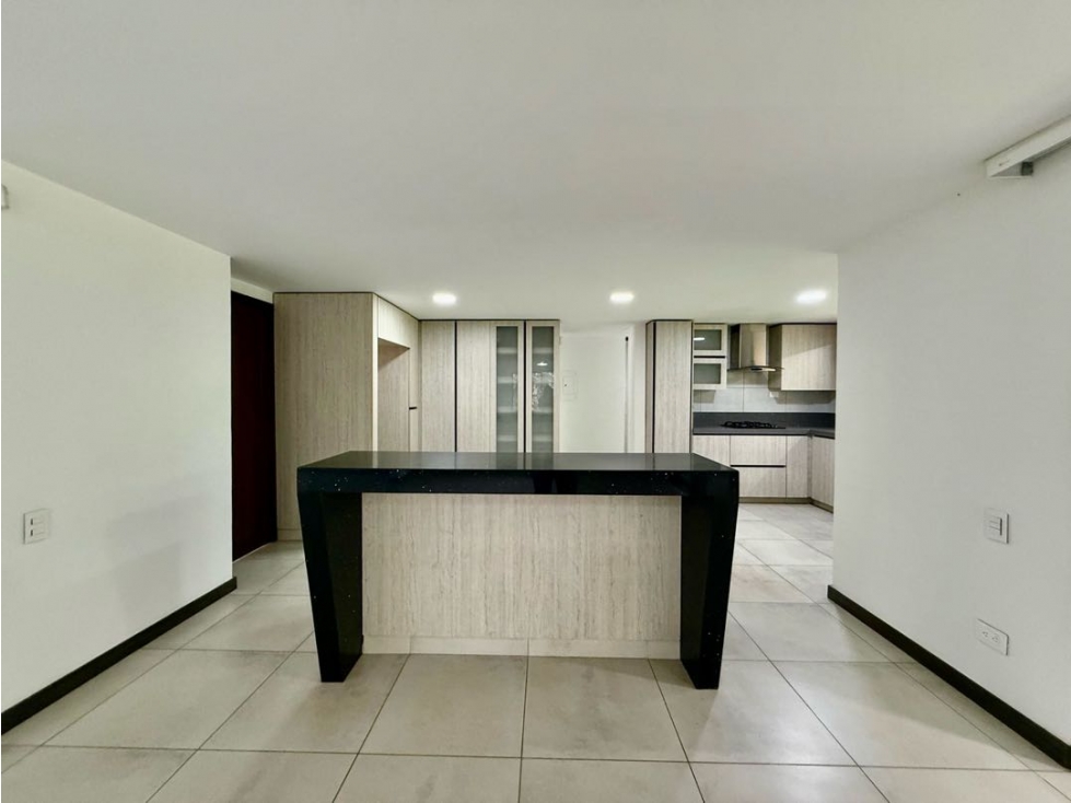 Venta de hermosa casa remodelada sector los benedictinos