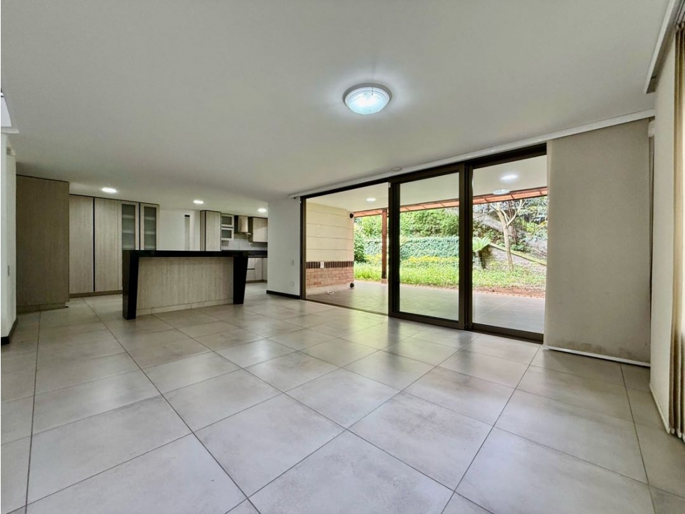 Venta de hermosa casa remodelada sector los benedictinos — foto 2