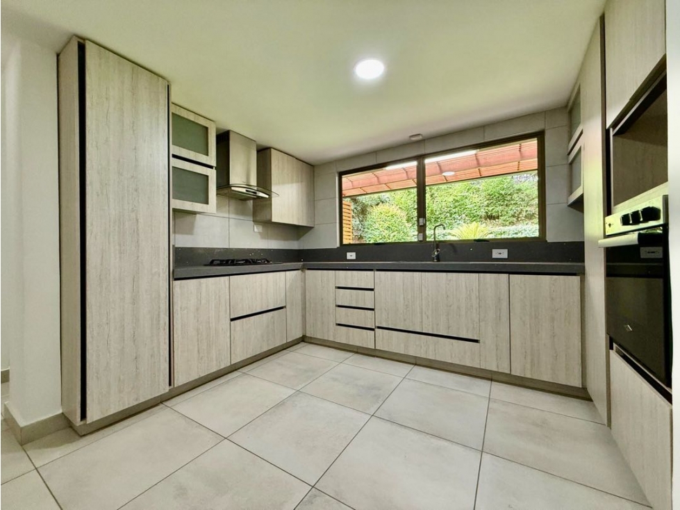 Venta de hermosa casa remodelada sector los benedictinos — foto 3
