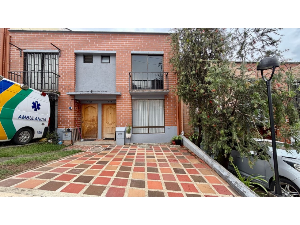 VENTA DE HERMOSA CASA SECTOR BELÉN RODEO DE 120 MT2