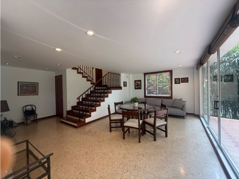 Casa Loma Benedictinos | 275 m² | 3 niveles con jardín propio — foto 5