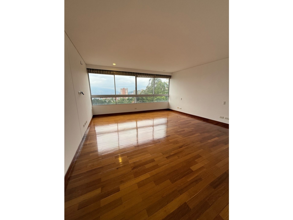 Apartamento en parte alta del Poblado | 270 m² | cerca a Cl. Rosario — foto 3