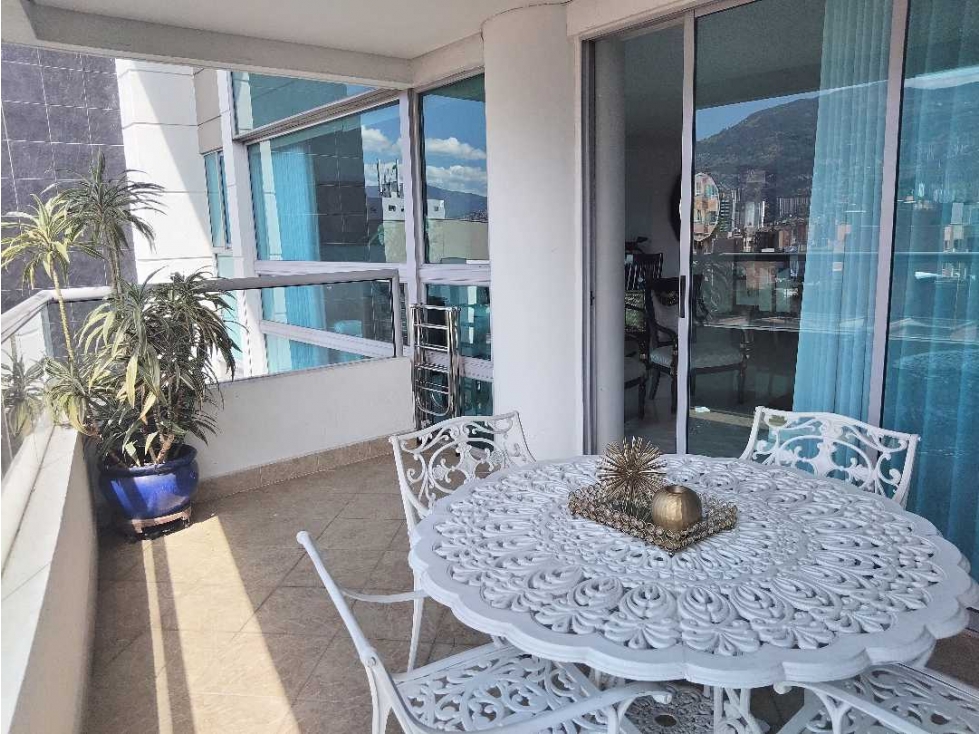 Venta de hermoso apartamento en Laureles, excelente vista! Piso alto