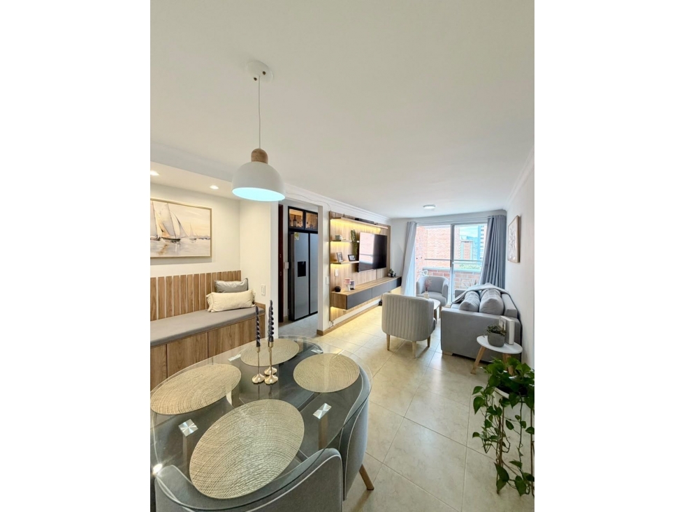 Venta de hermoso apartamento remodelado en Loma de los Bernal , Belén — foto 2