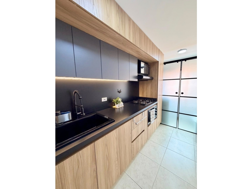 Venta de hermoso apartamento remodelado en Loma de los Bernal , Belén — foto 5