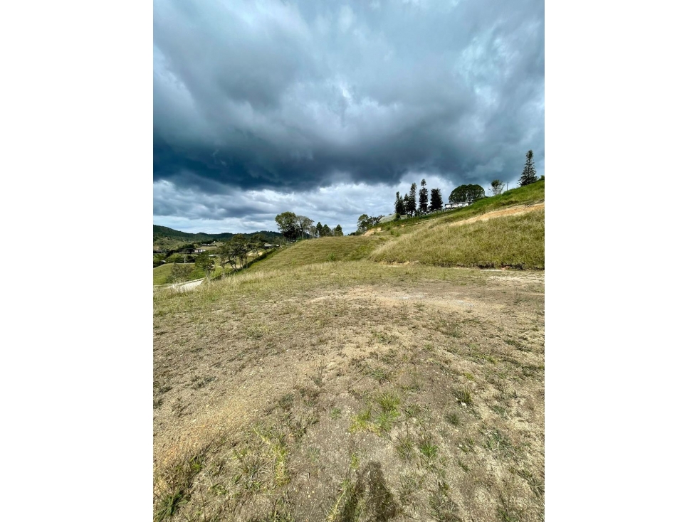 Venta de hermoso lote con increíble vista en el retiro