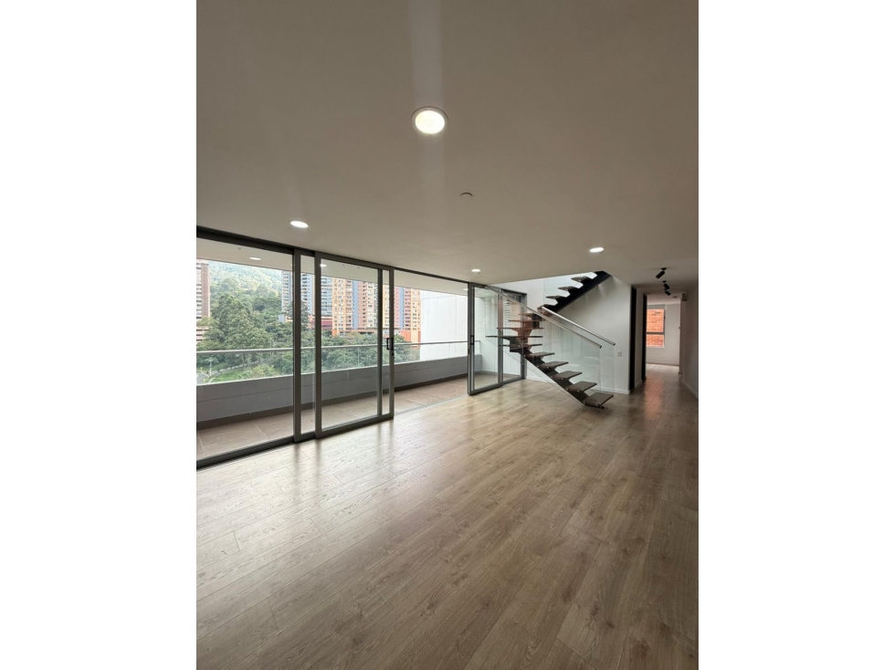 Venta de hermoso Penthouse Duplex en Envigado, Loma de las Brujas