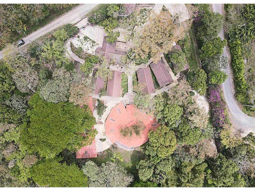 VENTA DE HOTEL EN EL VALLE DE ANTÓN CON HERMOSAS CABAÑAS - 3