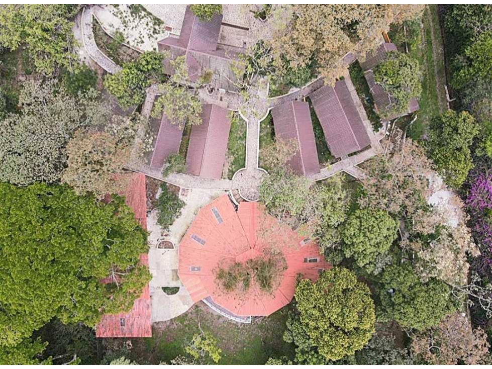 VENTA DE HOTEL EN EL VALLE DE ANTÓN CON HERMOSAS CABAÑAS - 5