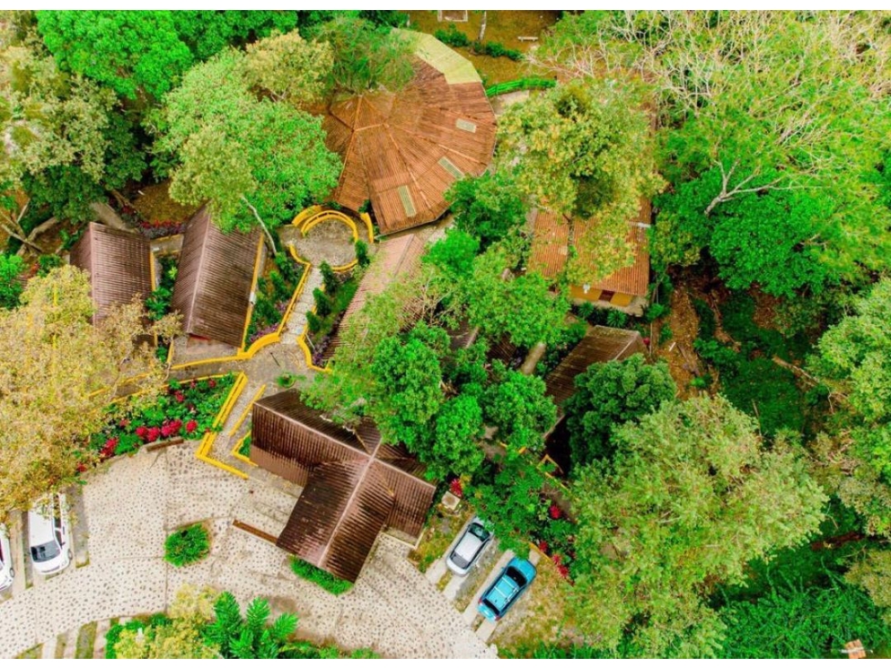 VENTA DE HOTEL EN EL VALLE DE ANTÓN CON HERMOSAS CABAÑAS 5000m2 JP - 4