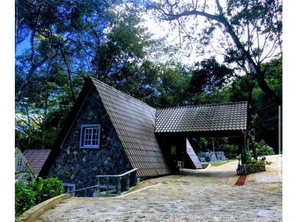 VENTA DE HOTEL EN EL VALLE DE ANTÓN CON HERMOSAS CABAÑAS 5000m2 JP - 5