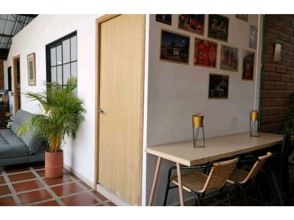 VENTA DE HOTEL AMOBLADO EN LAURELES.