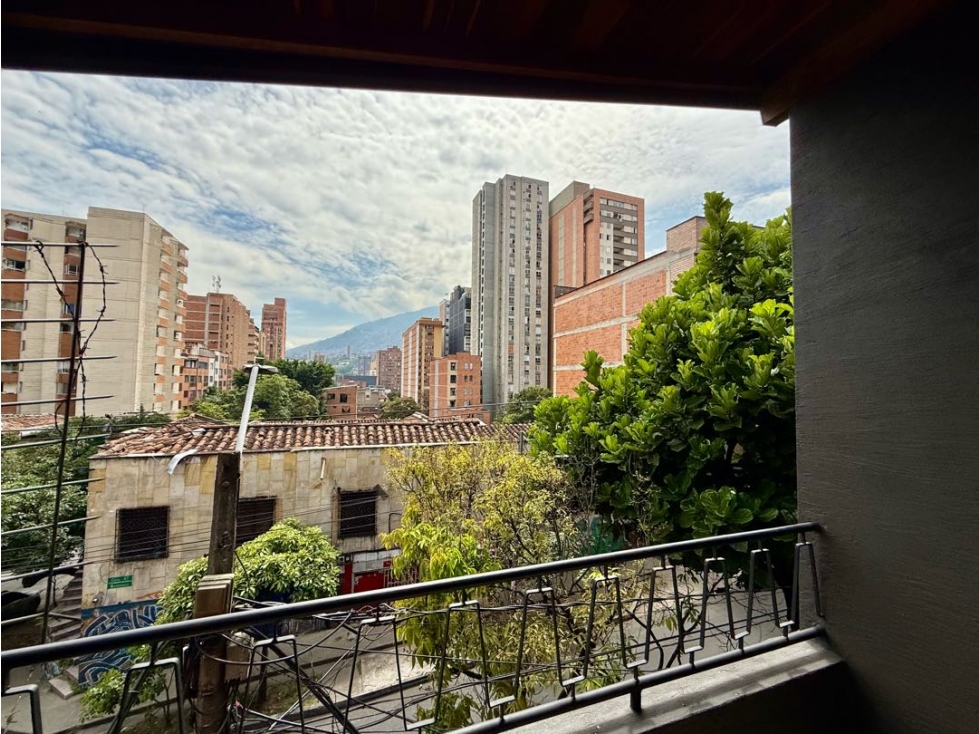 Venta de hotel remodelado y local sector la Candelaria ( Bombona)