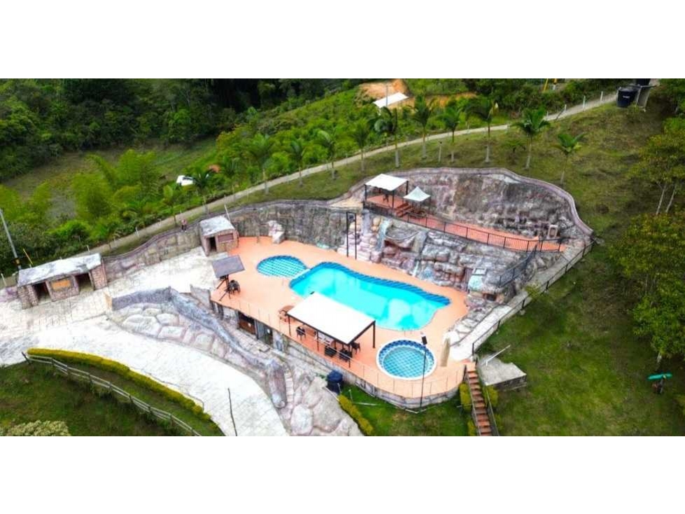 VENTA DE HOTEL VIA VIEJO PEÑOL CERCA A GUATAPÉ - 1