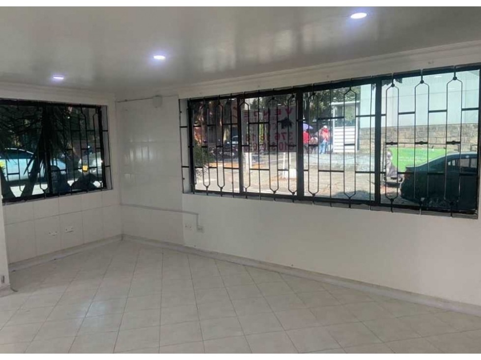 VENTA DE LOCAL EN ESQUINA, CERCA A MIGRACIÓN COLOMBIA.