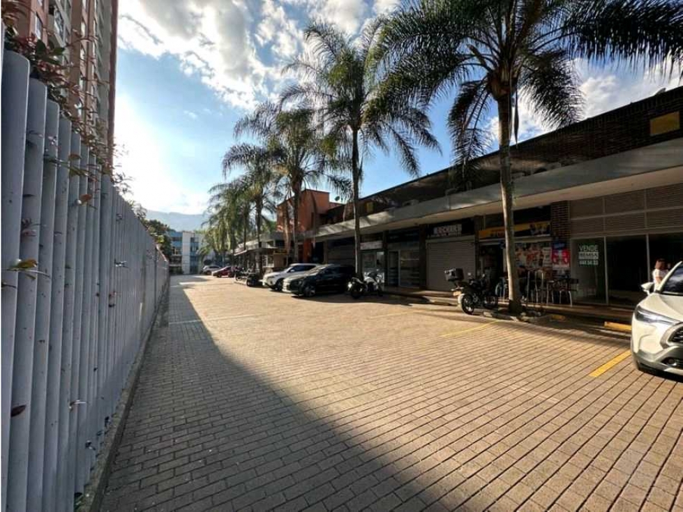 VENTA DE LOCAL COMERCIAL EN BELLO RENTANDO.