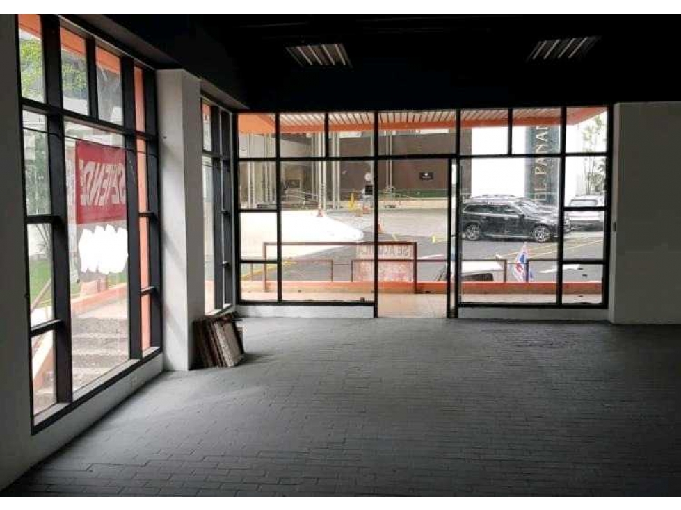 Venta de Local Comercial en El Cangrejo, Vía Veneto, 65 m² — foto 2