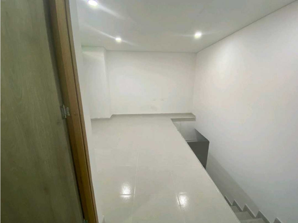 Venta de local Comercial en Santa Mónica, primer piso, Medellín — foto 2